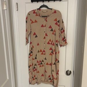 Quarter Sleeve Dress with Red and Beige Triangle Pattern